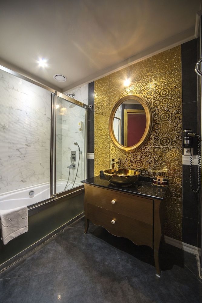 The Selection Suites Deluxe Suite 17