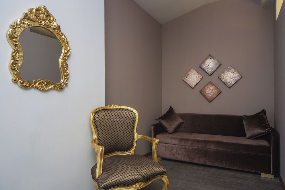 The Selection Suites King Suite 14