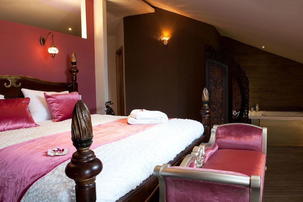 The Selection Suites King Suite 4