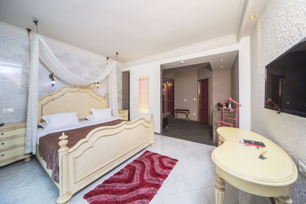 The Selection Suites Deluxe Suite 11