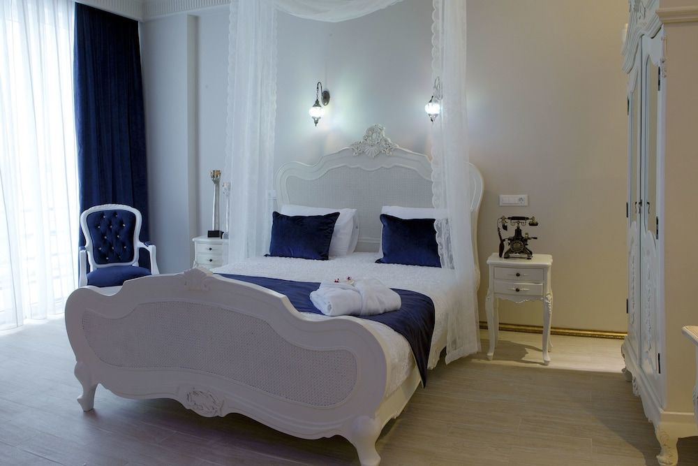 The Selection Suites Deluxe Suite 2