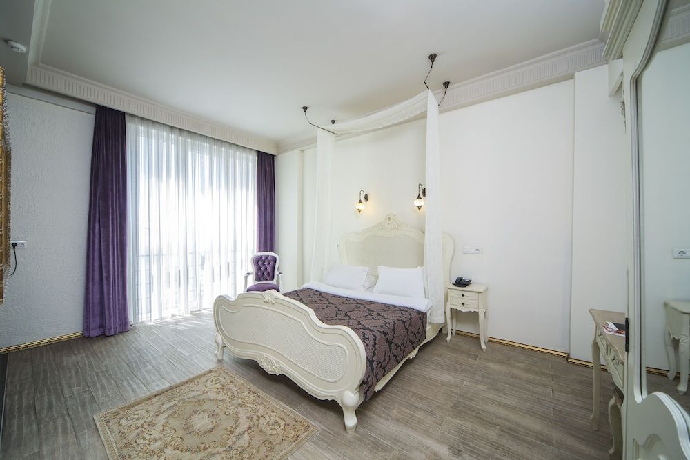 The Selection Suites Comfort Suite 6