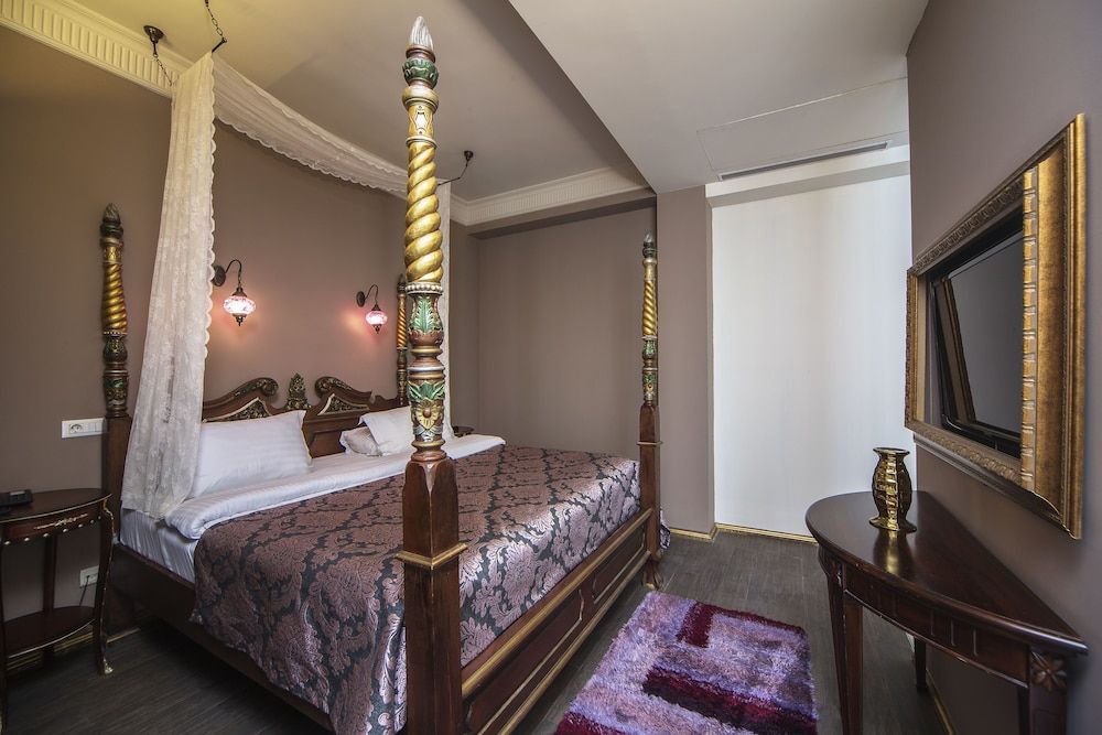 The Selection Suites King Suite 9