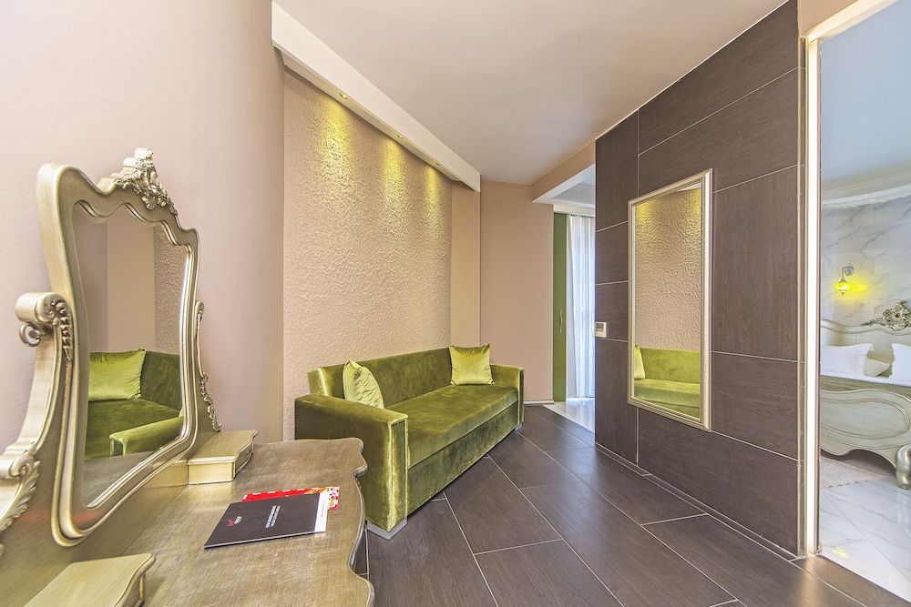 The Selection Suites Deluxe Suite 10