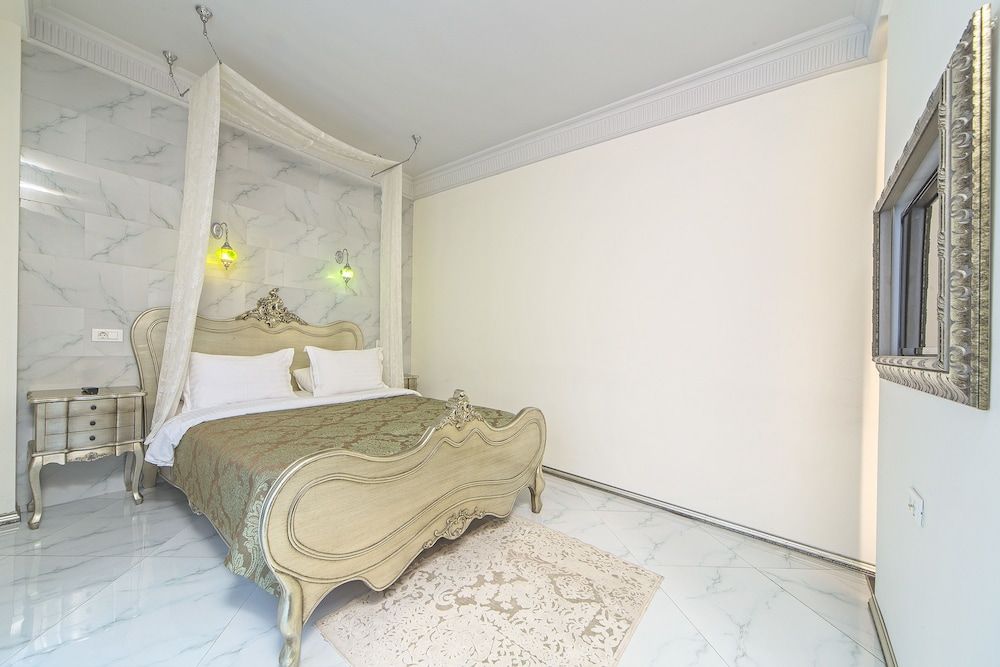 The Selection Suites Deluxe Suite 3