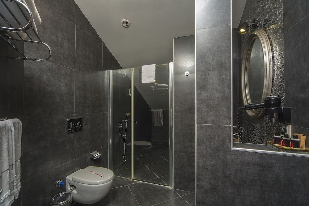 The Selection Suites King Suite 15