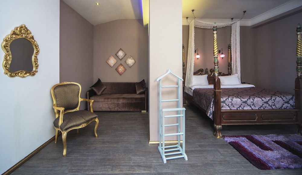 The Selection Suites King Suite 5