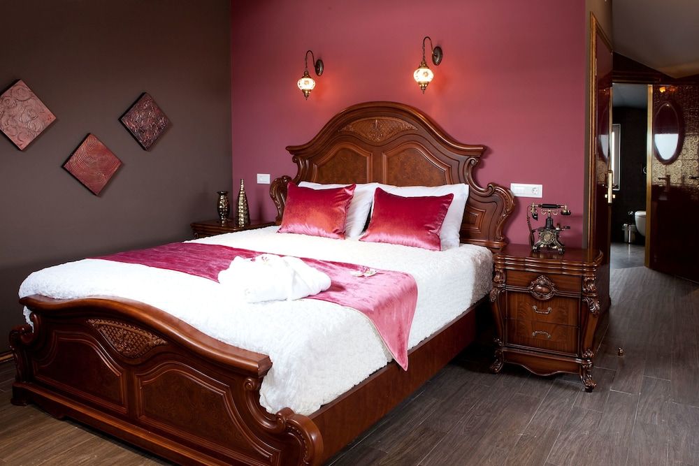 The Selection Suites King Suite 3