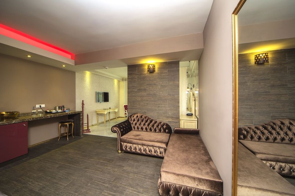 The Selection Suites Deluxe Suite 15