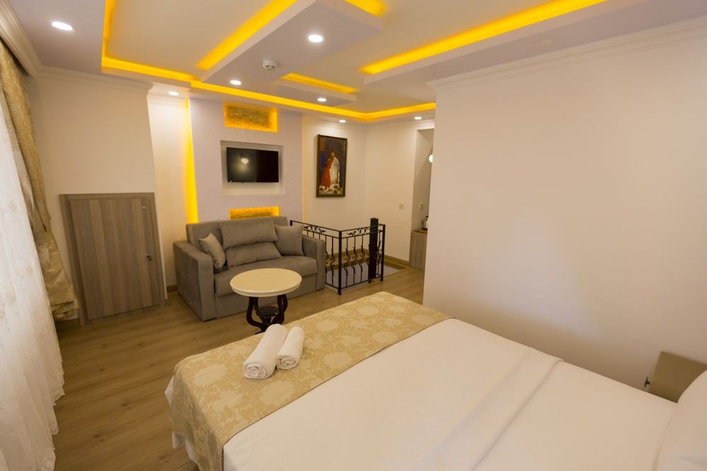 undefined Harbour Suites Old City 2