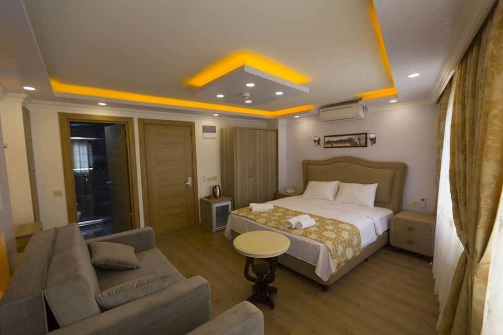 undefined Harbour Suites Old City 9