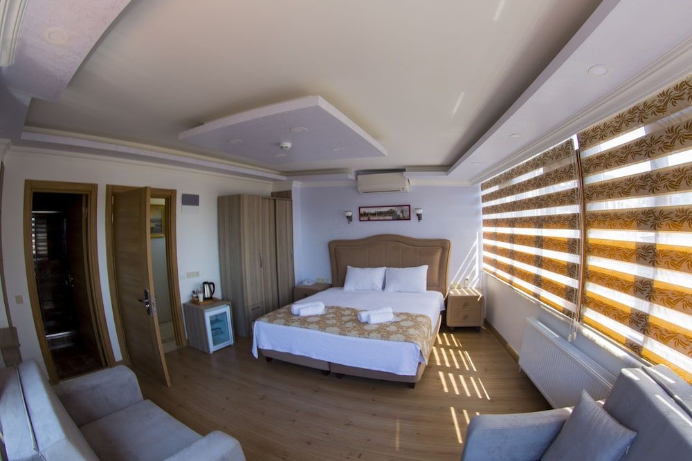 undefined Harbour Suites Old City 6