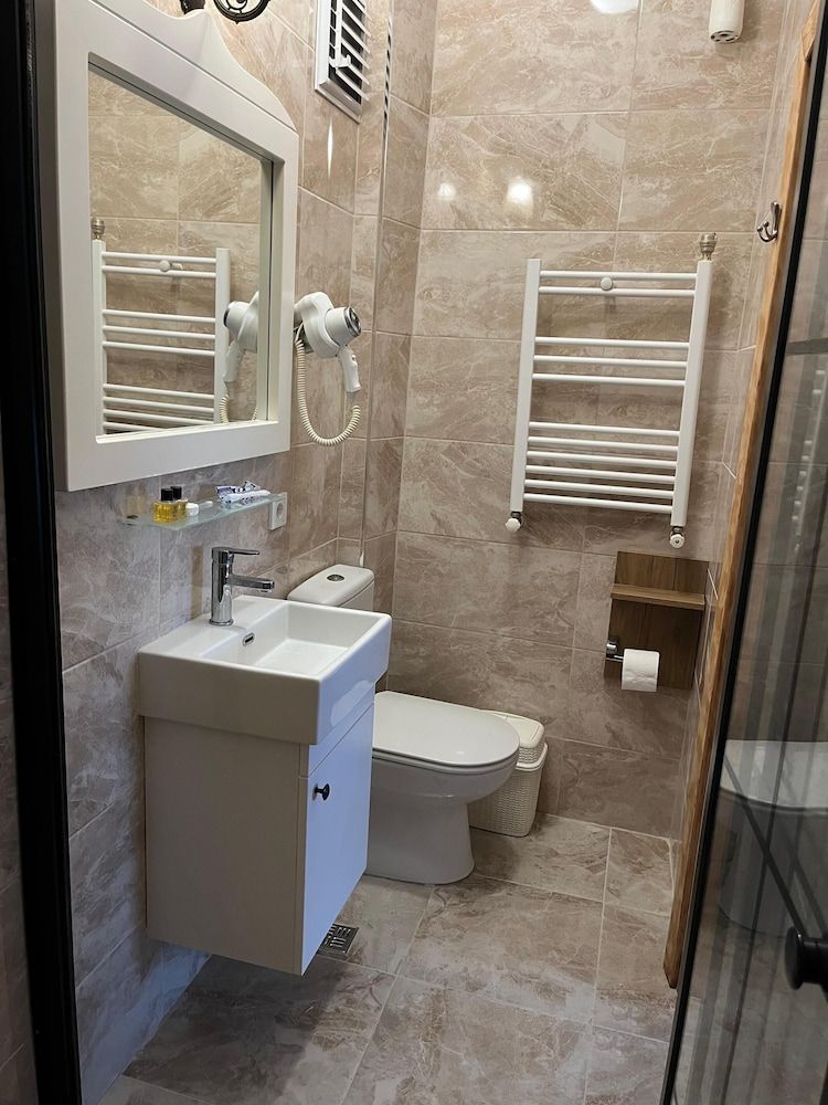 Kadıköy White House Standard Room 8