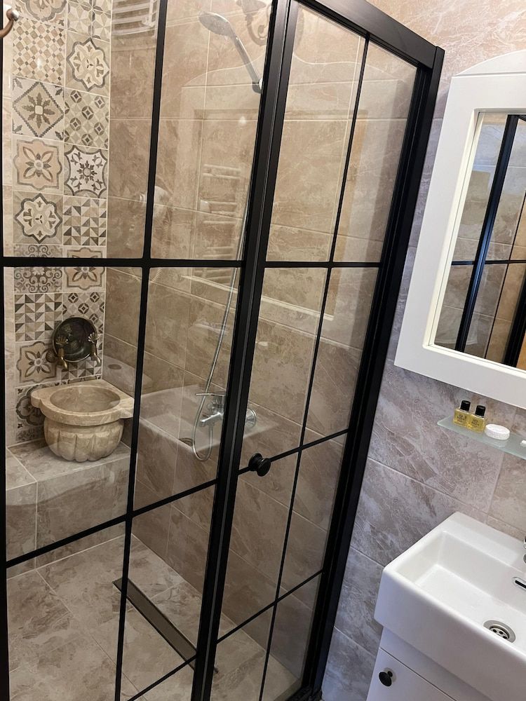 Kadıköy White House Standard Room 7