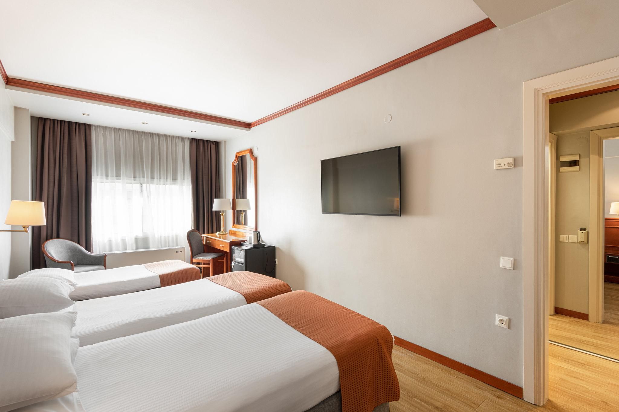 2 Single Beds Plus Rollaway Non Smoking