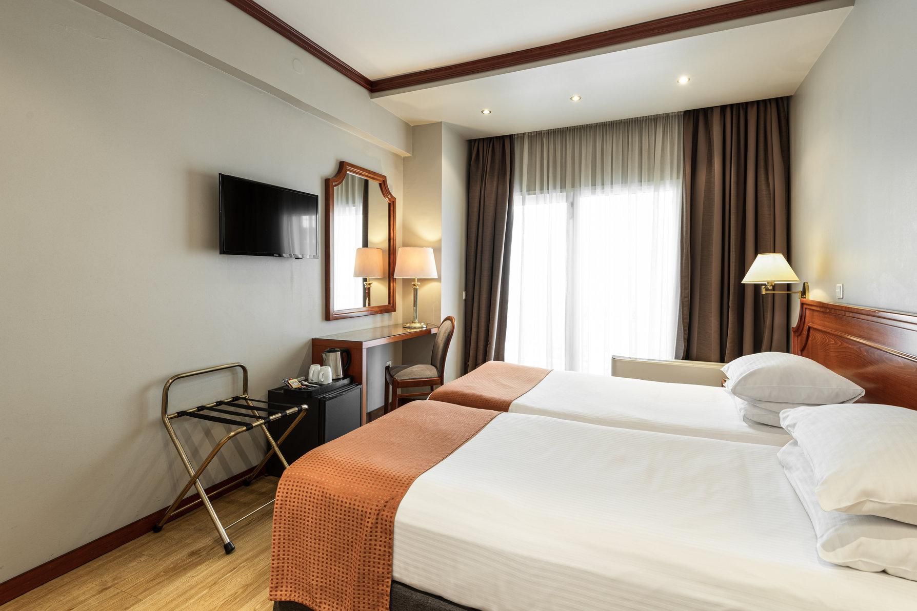 2 Single Bed Standard Smoking Accessible
