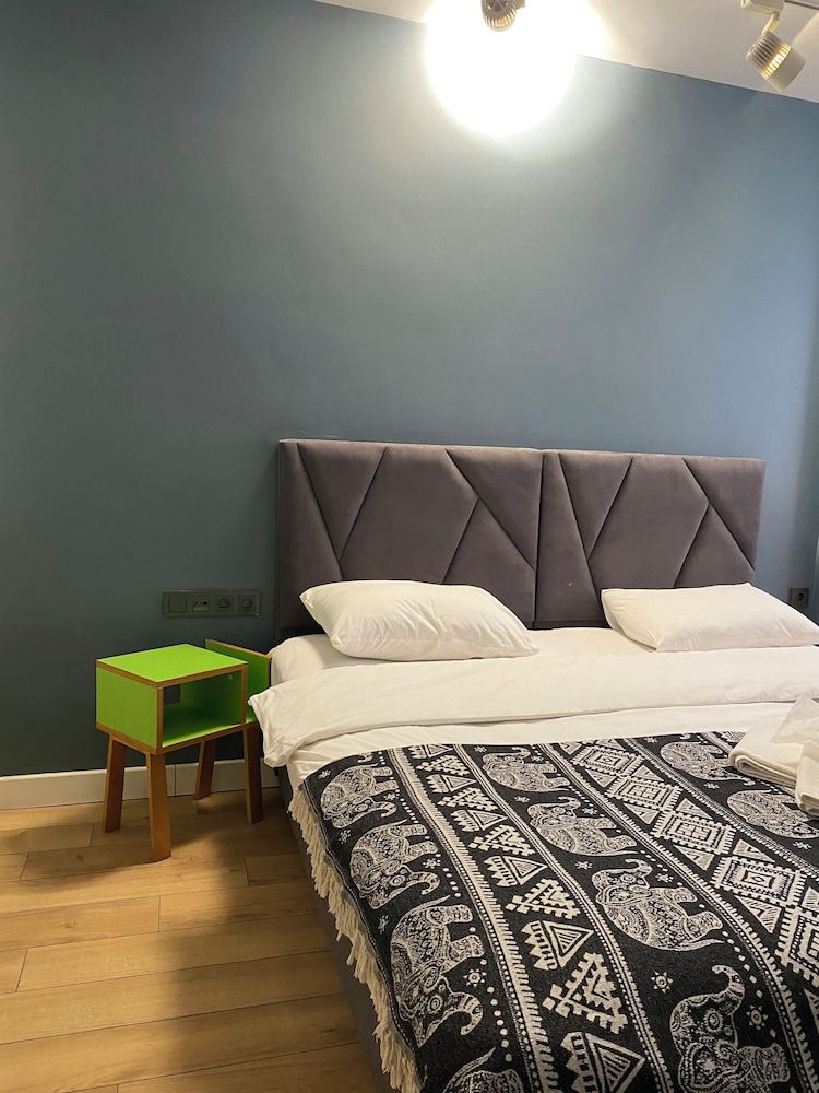 Istanbul HUB Flats Economy Quadruple Room 4