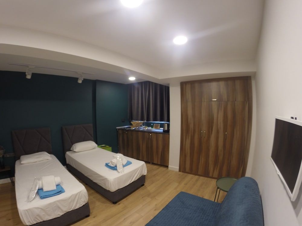 Istanbul HUB Flats Economy Quadruple Room 2