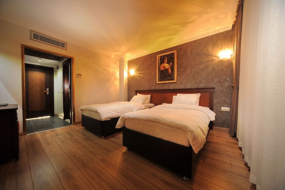 Golden Lake Hotel Family Room