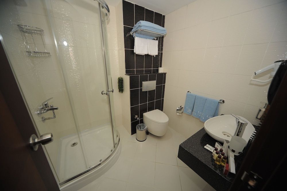 Golden Lake Hotel Standard Twin Room 5