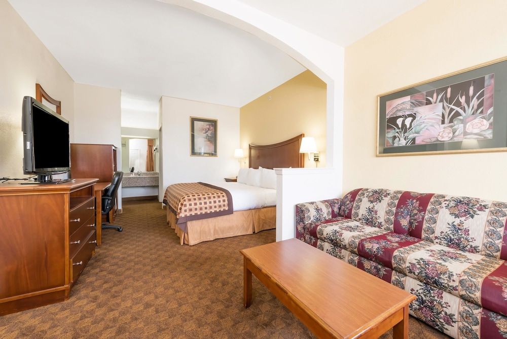Suite, 1 King Bed, Non Smoking