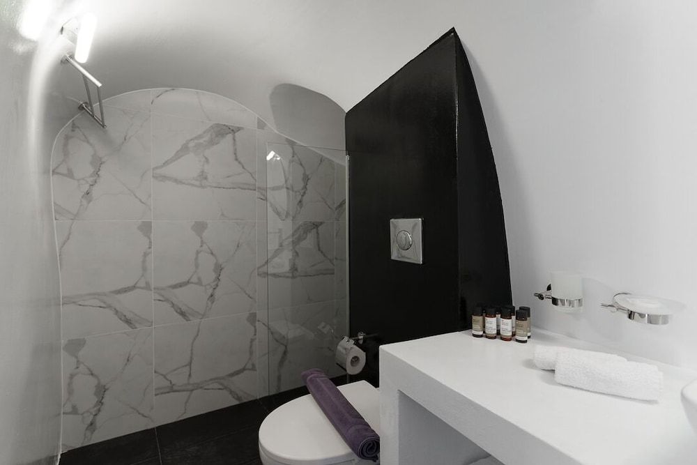 Mill Houses New Elegant Suites Studio (Caldera View) 4