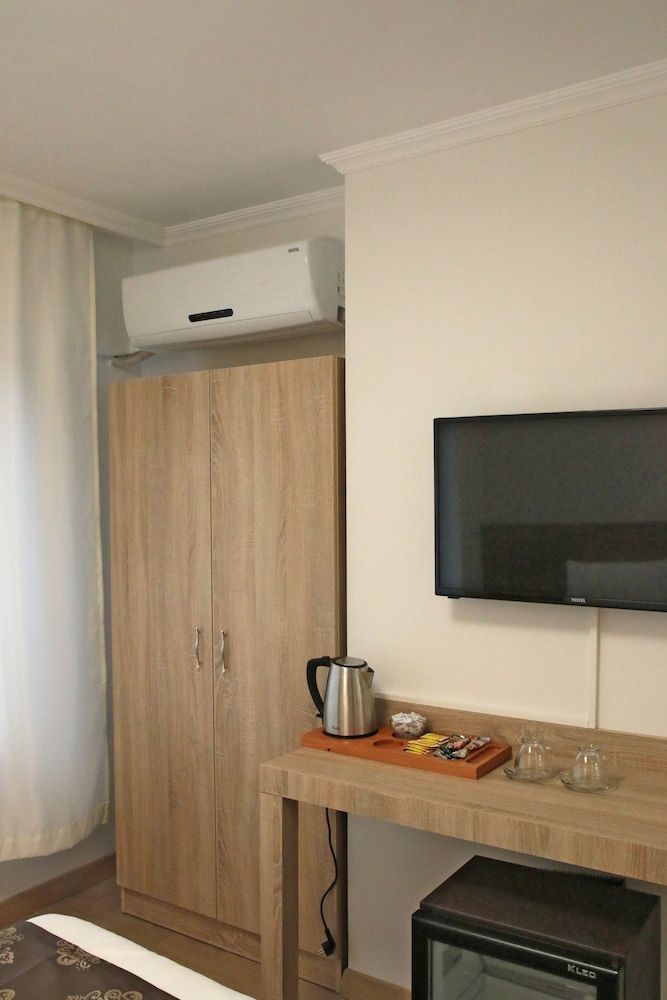 Bridge Aparts Triple Room 2