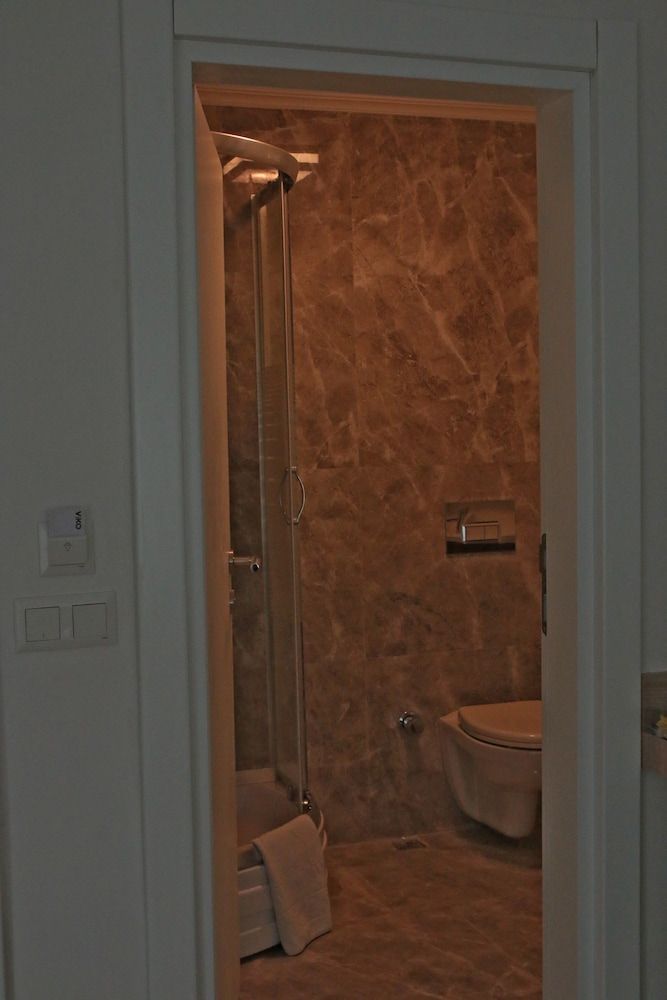 Bridge Aparts Triple Room 4