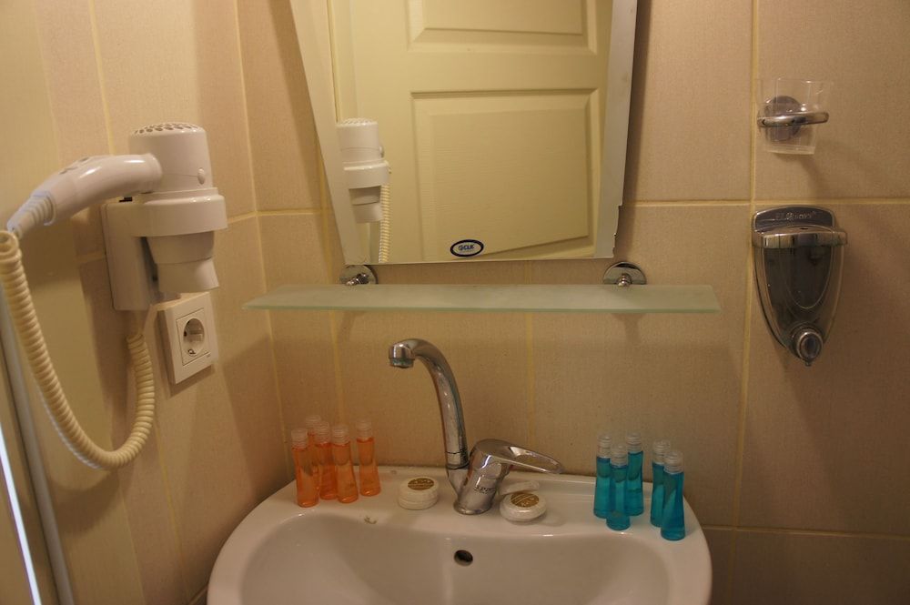 Bridge Aparts Triple Room 6