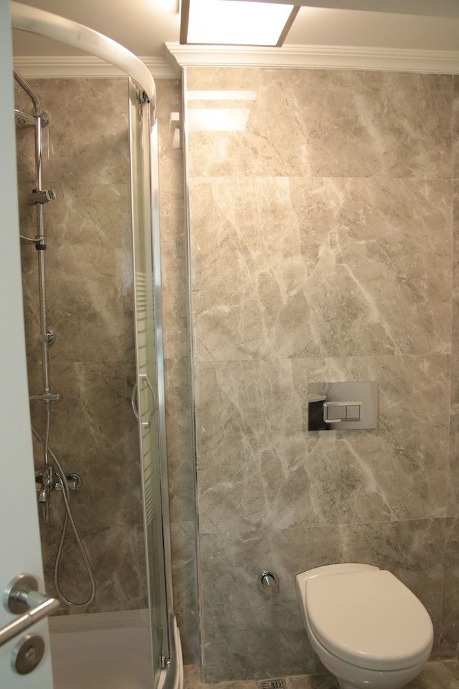 Bridge Aparts Triple Room 5