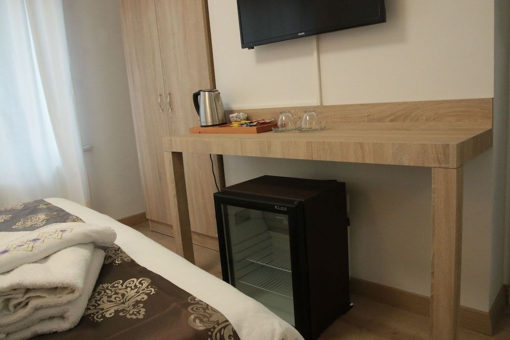 Bridge Aparts Triple Room 3