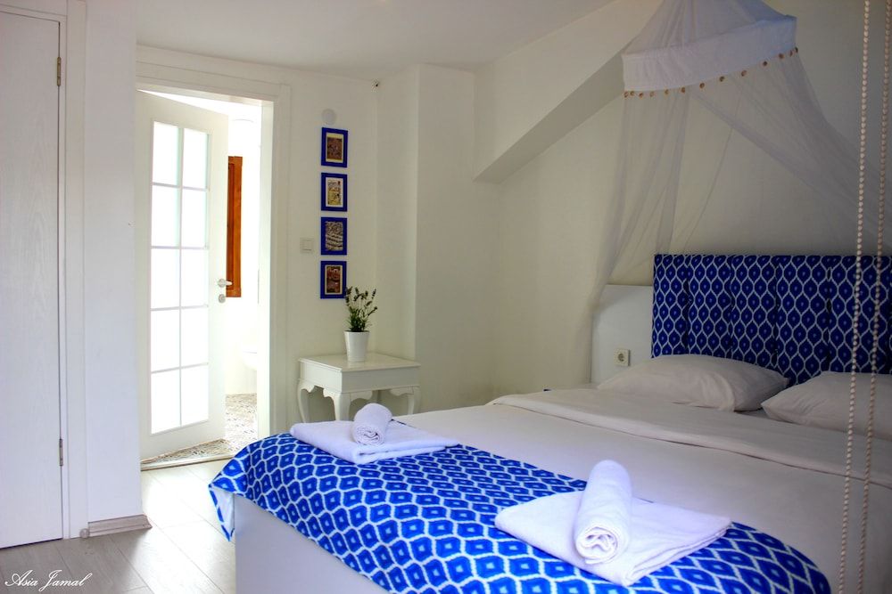 Almond Hill Apart Paint House 7