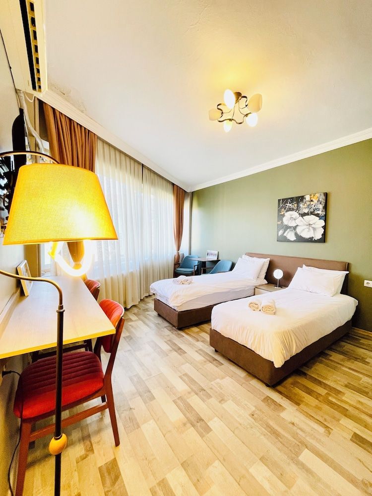 undefined Puffin Suite 3