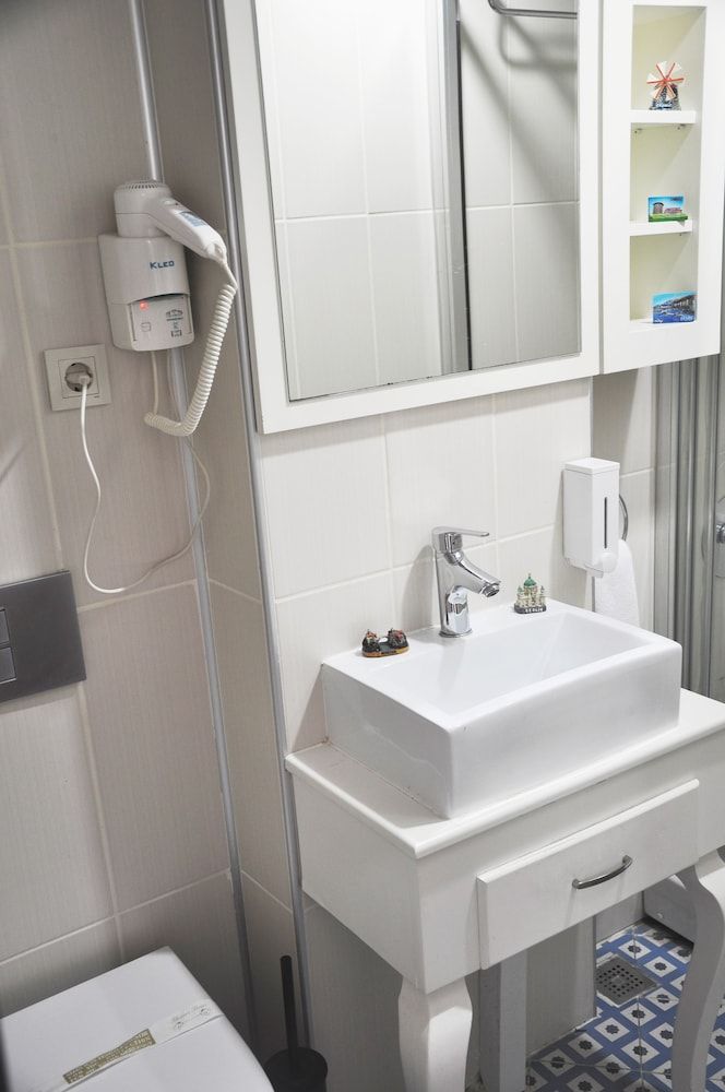 35tam Deluxe Room 11