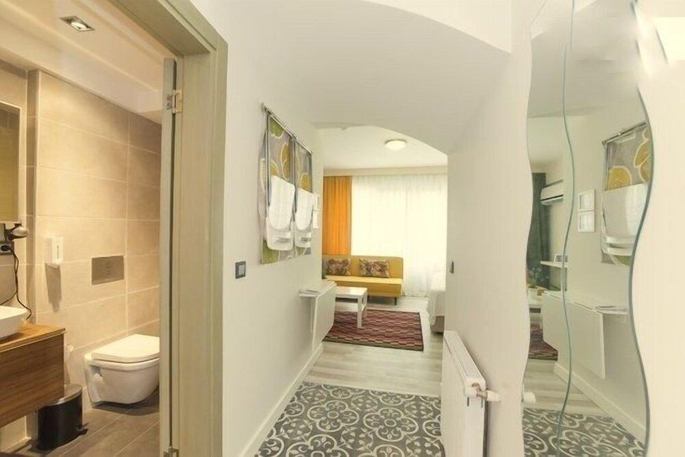 35tam Deluxe Studio 12