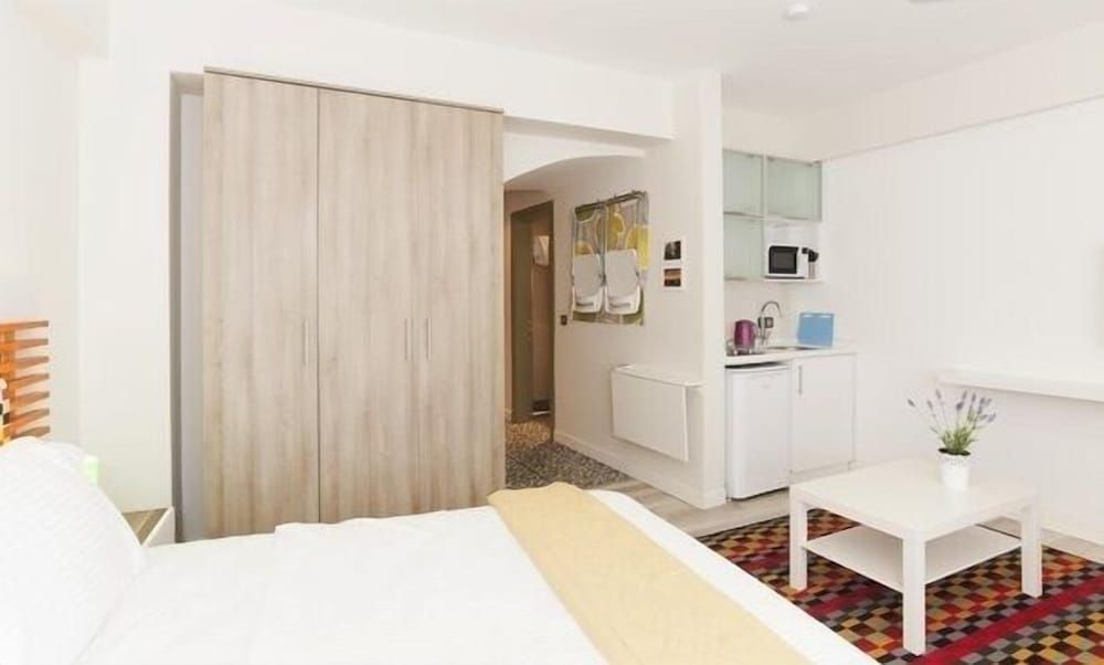 35tam Deluxe Studio 15