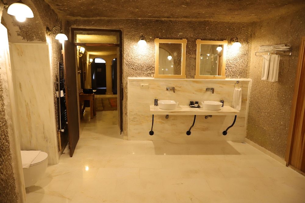Roma Cave Suite Hotel King Suite with Spa Bath and Sauna 4