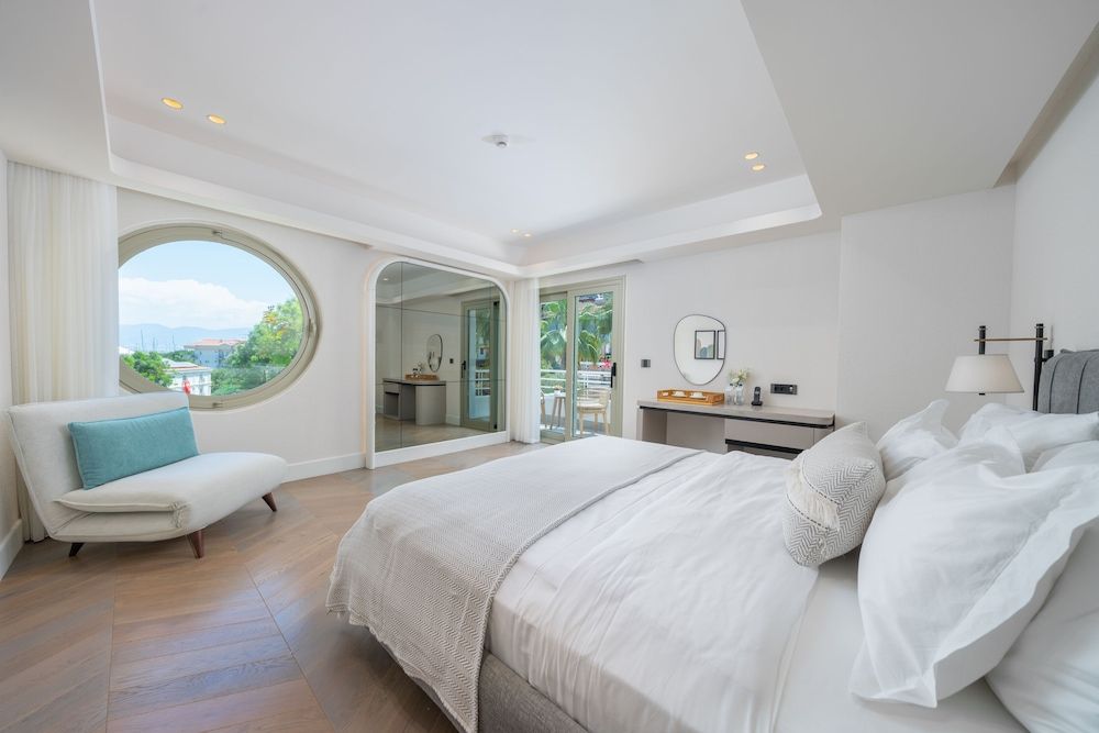 Superior Room, Partial Sea View
