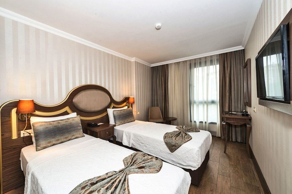 undefined The Central Hotel 9