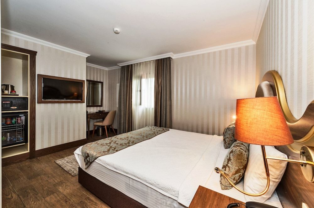 undefined The Central Hotel 6