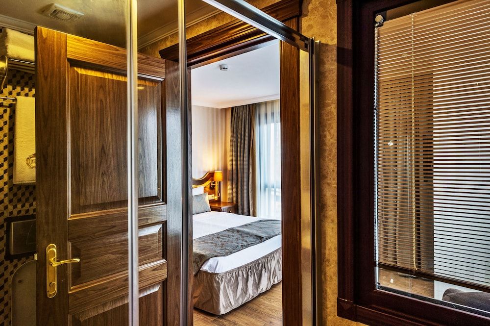 undefined The Central Hotel