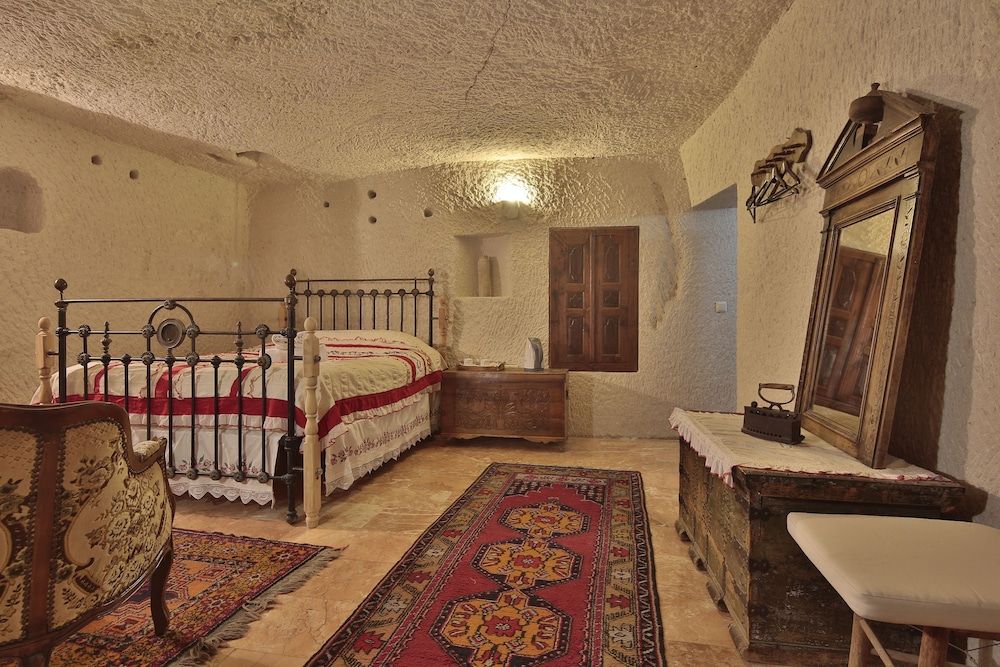 Village Cave House Hotel Deluxe Double Room, 1 Queen Bed 3