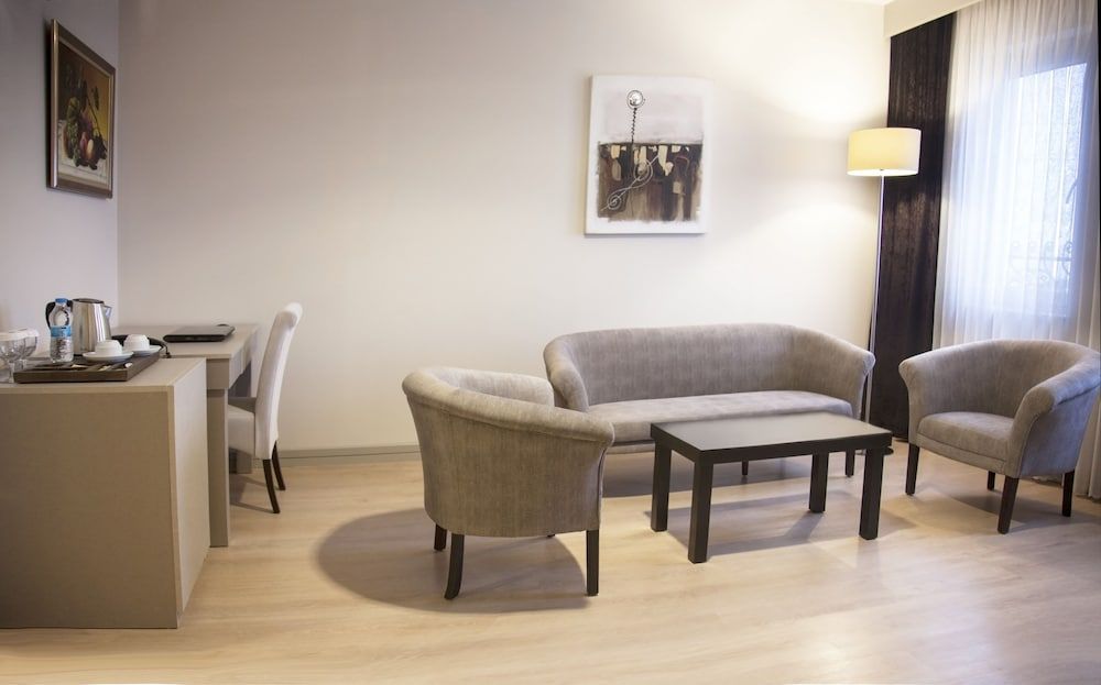 Zinos Hotel Executive Suite 3