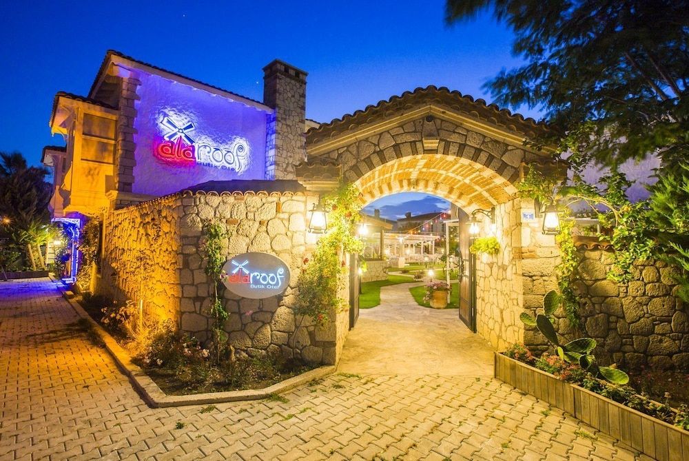 undefined Alaroof Hotel 5