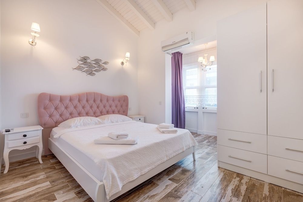 undefined Alaroof Hotel 2