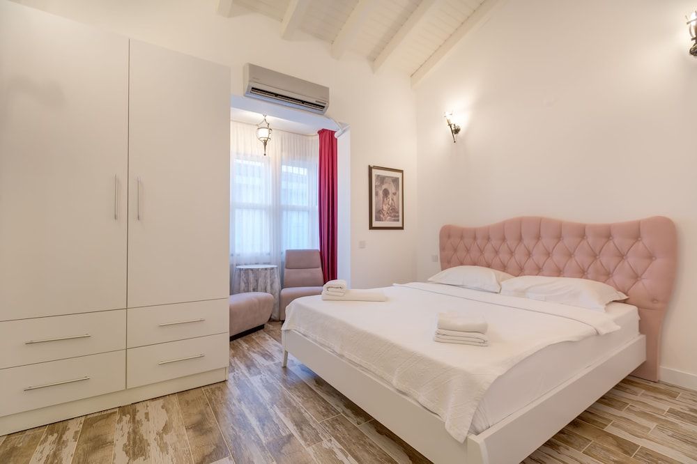 undefined Alaroof Hotel 3