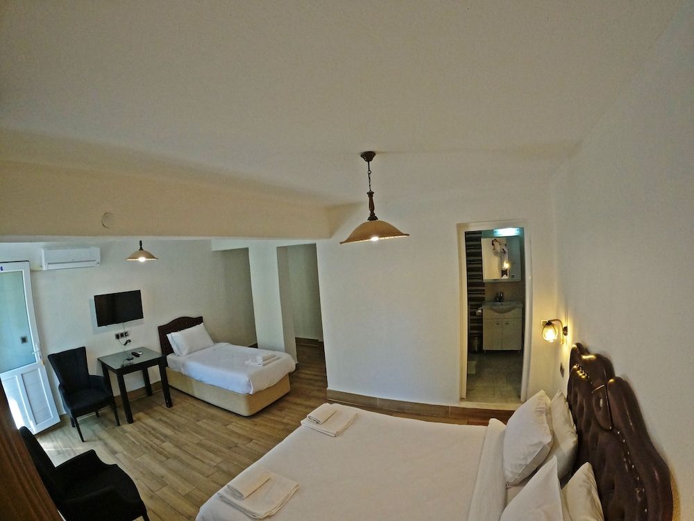 Comfort, 1 Twin, Courtyard View, Triple