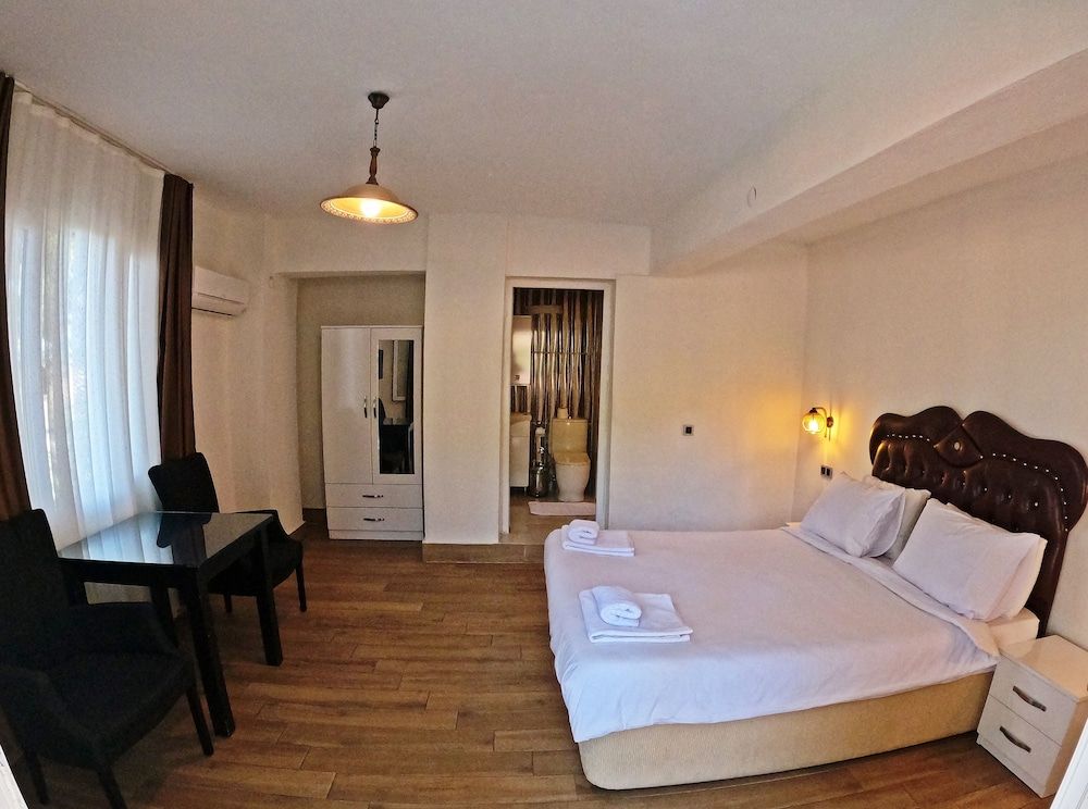 Comfort, 1 Twin, Courtyard View, Triple