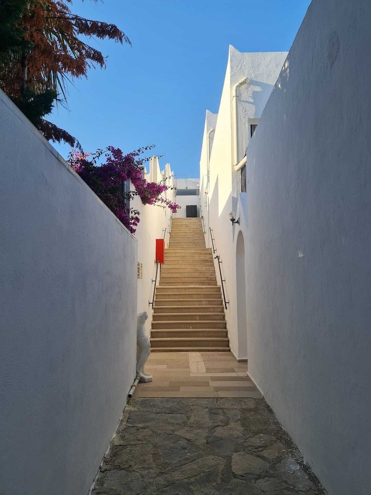 undefined Nagi Beach Hotel 3