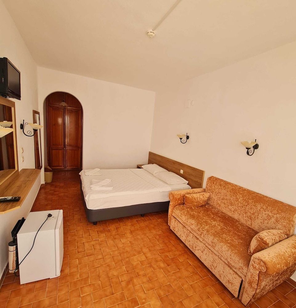 undefined Nagi Beach Hotel 4